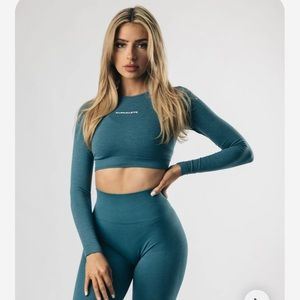 Alphalete Amplify Long sleeve